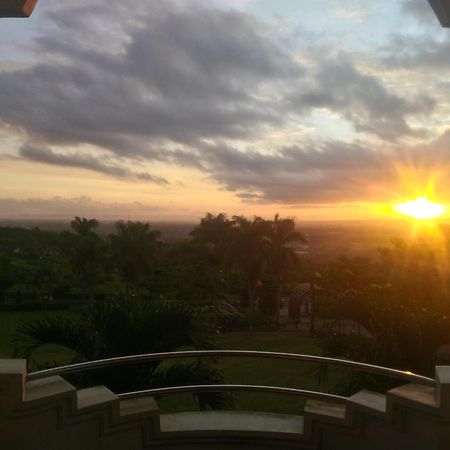 Villa Malang Puncak Buring エクステリア 写真