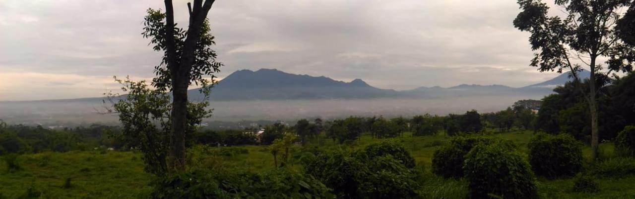 Villa Malang Puncak Buring エクステリア 写真