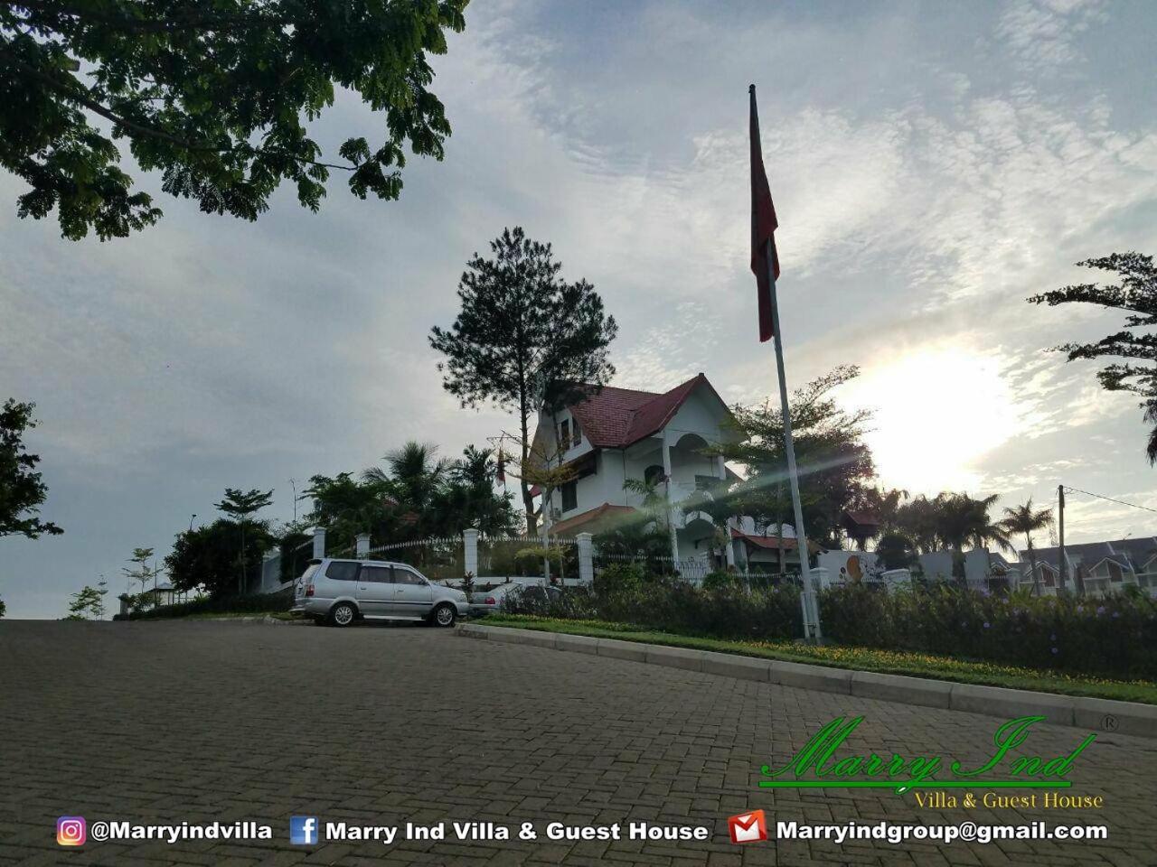 Villa Malang Puncak Buring エクステリア 写真
